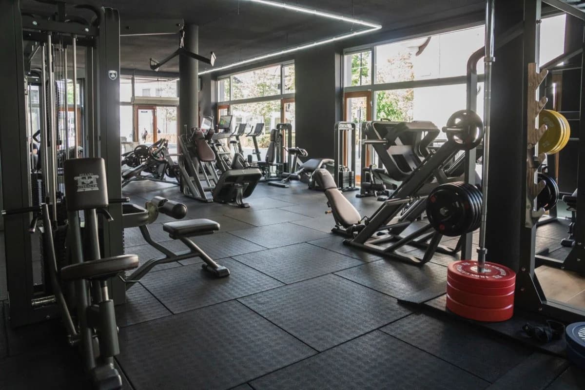 Pillars of Strength — eigene Gym-Kette von Telju, 100 Prozent mit Telju Geräten ausgestattet